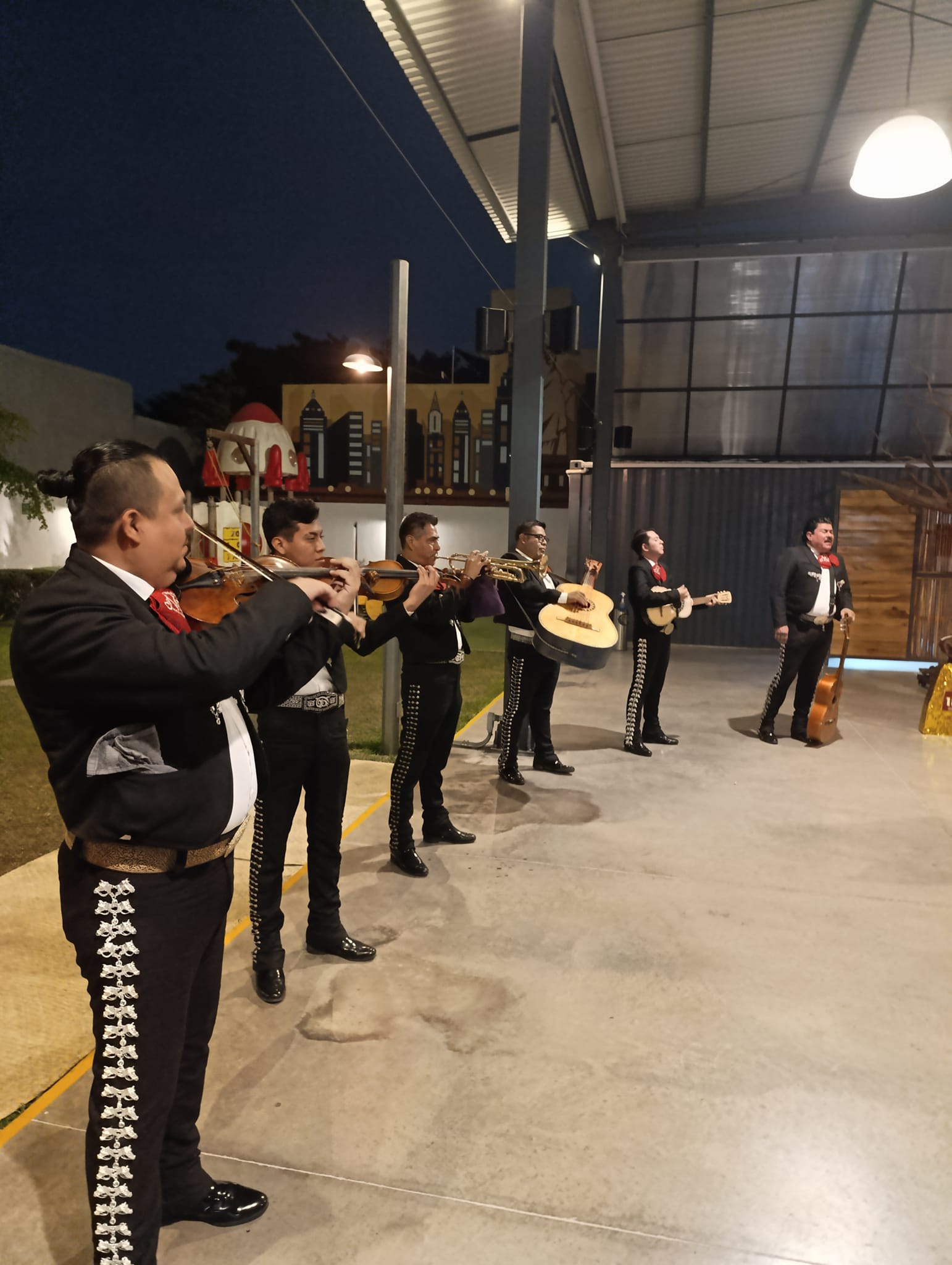 Boda en Zapopan — Entrada de la novia con mariachi